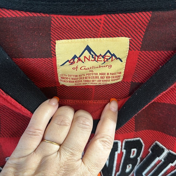 SANJEEV Of Gatlinburg Pullover Sweatshirt - Picture 5 of 6